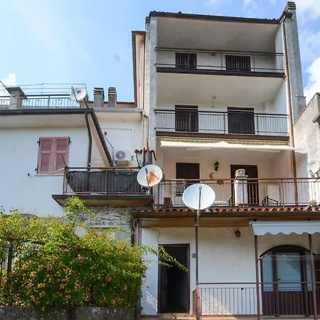 Cozy Apartment In Carro With Wifi * Carro